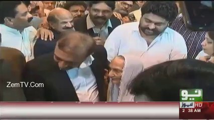 The Mother of Farooq Sattar is Crying over his arrest | MQM Pakistan