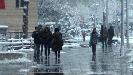 Kayseri'de Kar Yağışı Kenti Beyaza Bürüdü