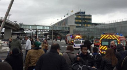 Paris'teki Havaalanı Silah Seslerinin Ardından Boşaltıldı