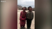 Tibet'li sevimli çocukların komik şarkısı...