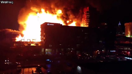 Incendie impressionnant dans un immeuble de Raleigh