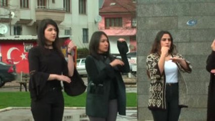 Üniversiteli Kız Öğrencilerden İşaret Diliyle Çanakkale Türküsü