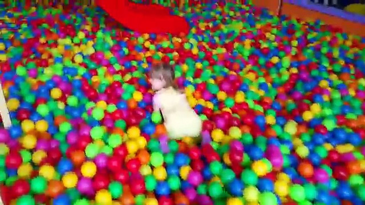 entertainment for children maze gorki batuty inflatable slides лабиринт горки батут шарики