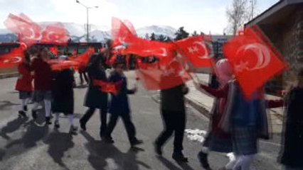 Erzurum - Down Sendromlu Kız Öğrenci, Şehitlikte Ağladı