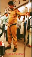 Drunk Police Officer Travelling in Delhi Metro and Fall down