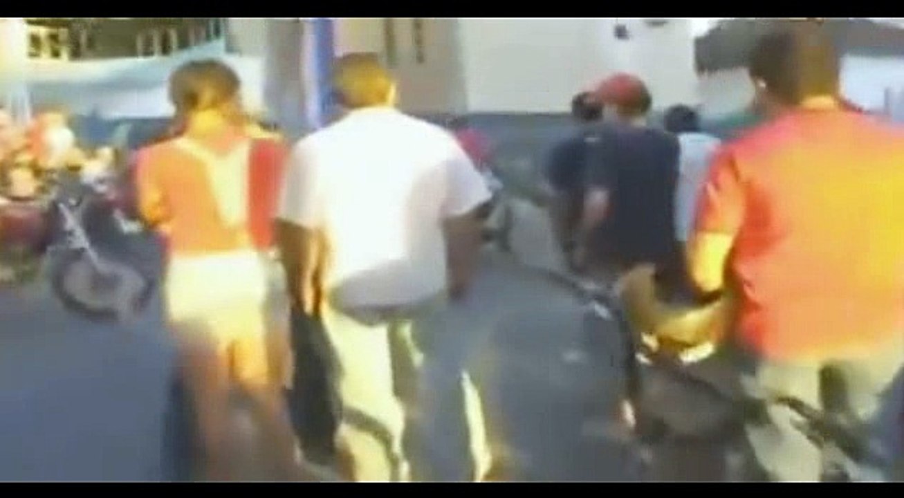 2017 MOTARD explose le moteur de sa MOTO HONDA HORNET ! débile