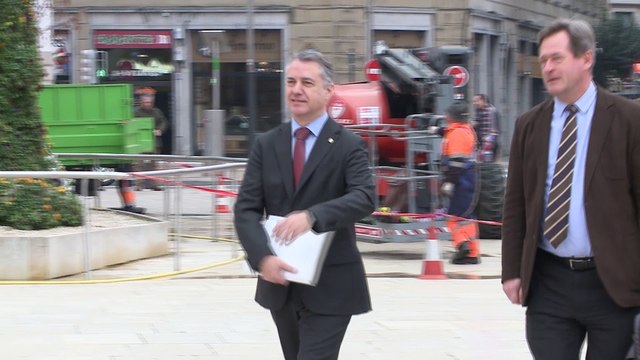 Urkullu mantuvo contactos con Rajoy sobre el desarme de ETA