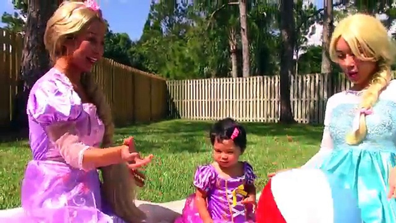 Frozen Elsa loses her arms w Spiderman Snow White Rapunzel Doctor