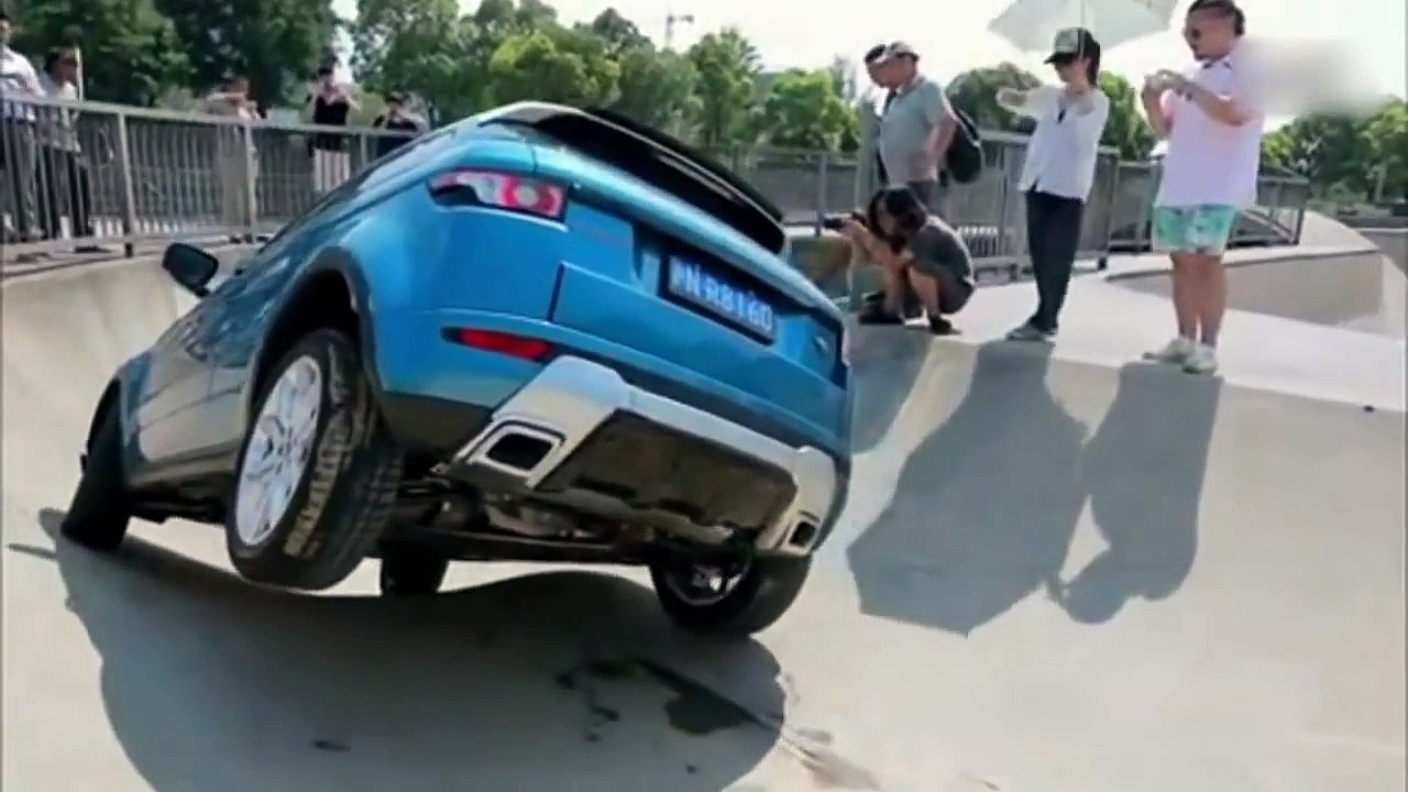 Demonstration du Range Rover Evoque en mode extrème.