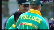 Top 10 Worst and Funny Bowling in Cricket History Ever  ● Funny Cricket Moments ●