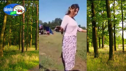 Çadırdan kaçan Roman kızı döktürüyor