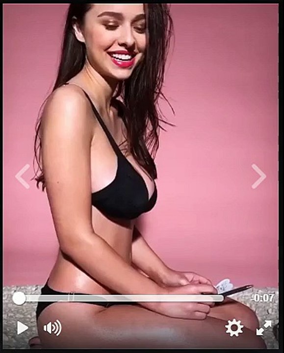Yassi Pressman look alike