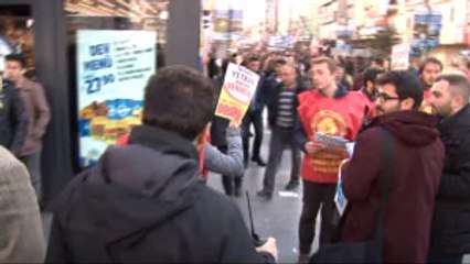 Başkent'te Arbede... İzinsiz Broşür Dağıtan Gruba Polis Müdahale Etti