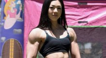 Attractiveness of sweat flowing through pretty girls muscles.筋肉を流れる汗