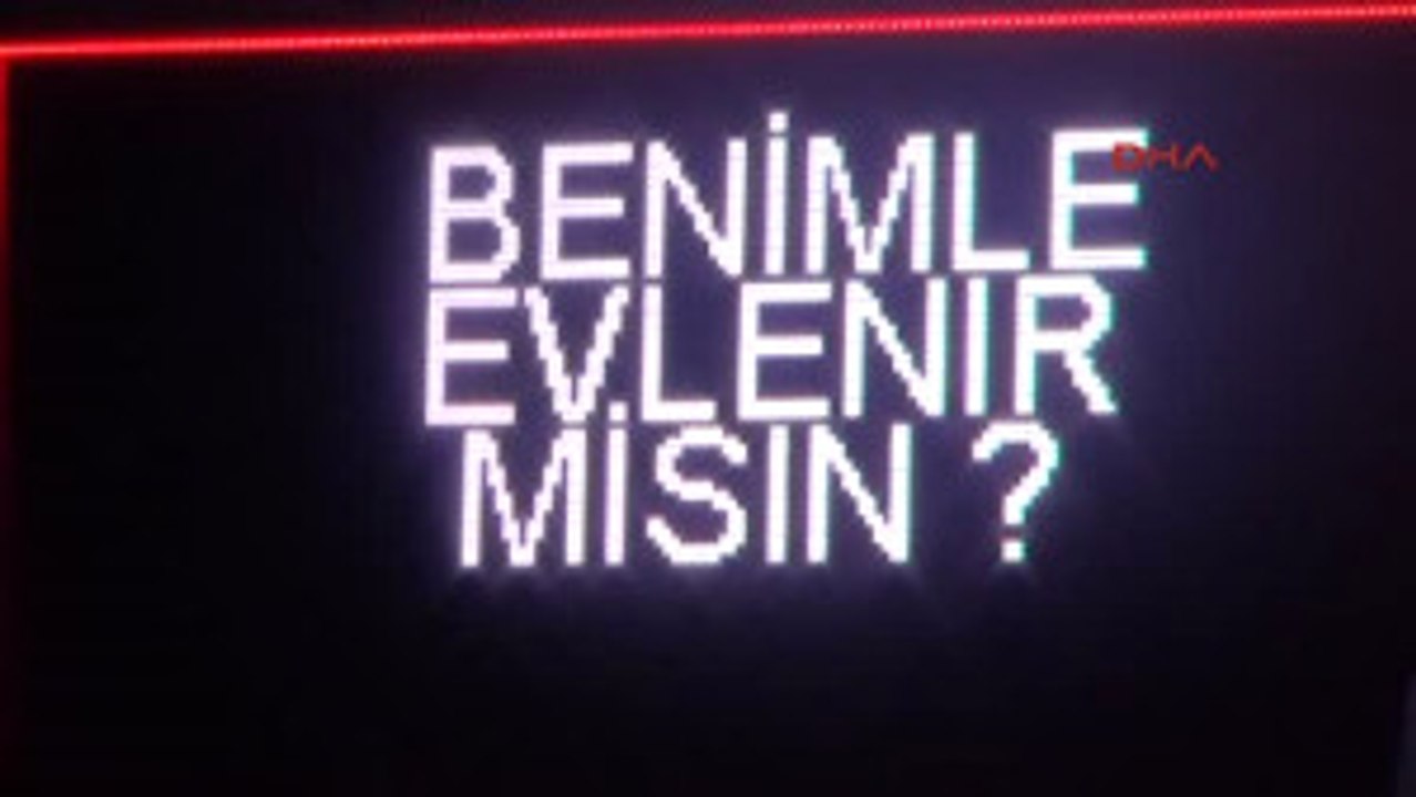Sakarya Led Ekrandan Evlilik Teklifi