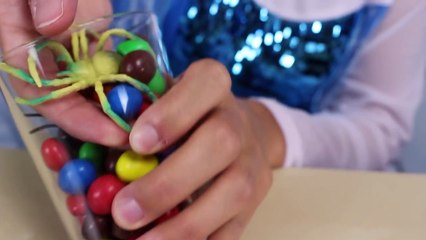 И атаки Детская Семья гигант девушки в в в в мама рот кино см. Озеро паук Кому Это Игрушки