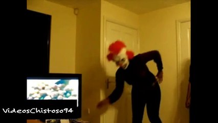 videos chistosos | mujeres se golpea la cabeza mientras baila | 2017