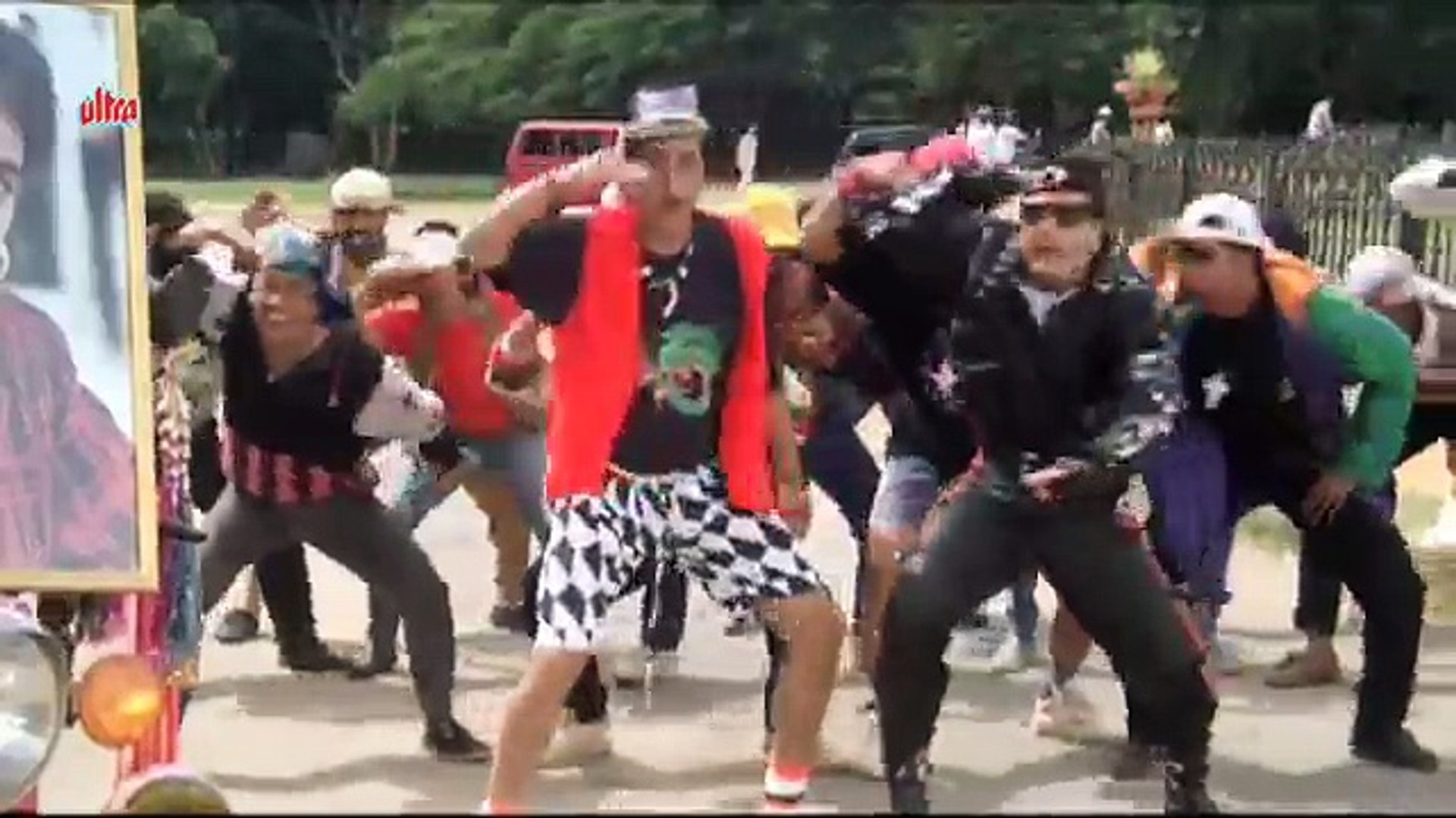 Pak Chik Pak Raja Babu Govinda Karishma Kapoor Raja Babu Comedy Song Video Dailymotion pak chik pak raja babu govinda karishma kapoor raja babu comedy song