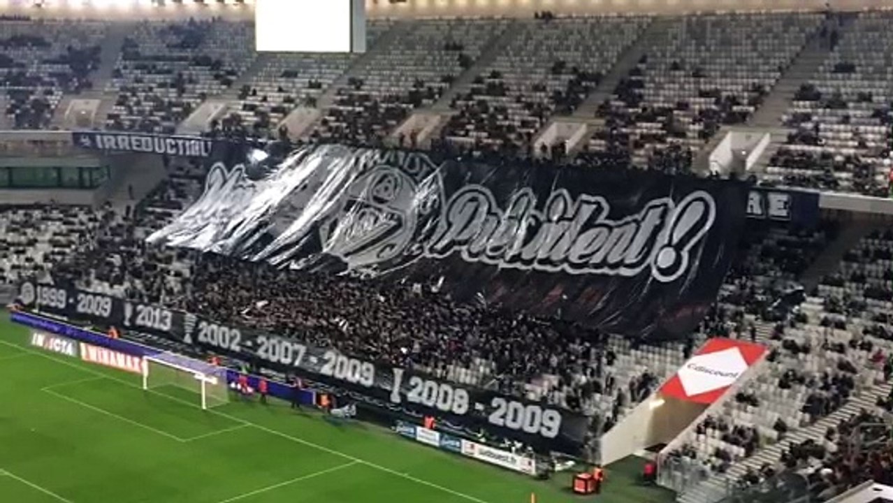 Le tifo hommage et remerciement à Jean-Louis Triaud