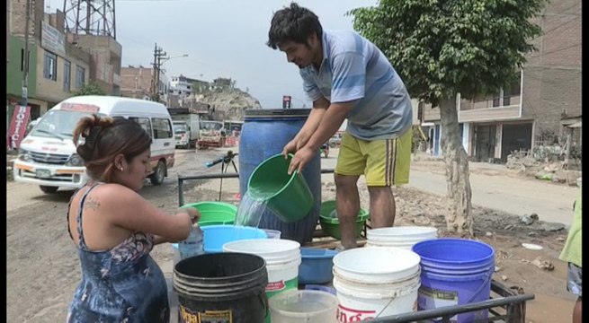 Sigue la alerta por lluvias mientras que envían ayuda a damnificados en Perú