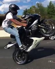 Omg what a Lady !!! Unbelievable stunt !!!