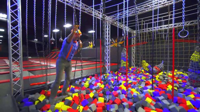 Learn Colors with Blippi at an Indoor Trampoline Park-TX-jjzzTkhk