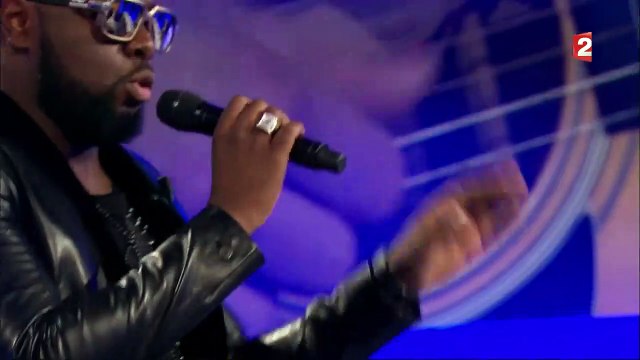 Maitre Gims interprète 'Tout donner' en live acousti