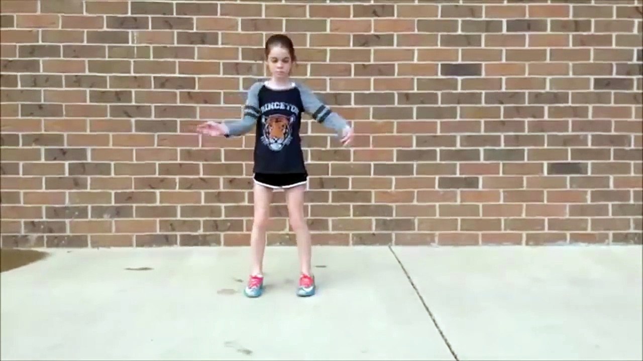 11-Year-Old Adilyn Malcolm Dancing To Dubstep