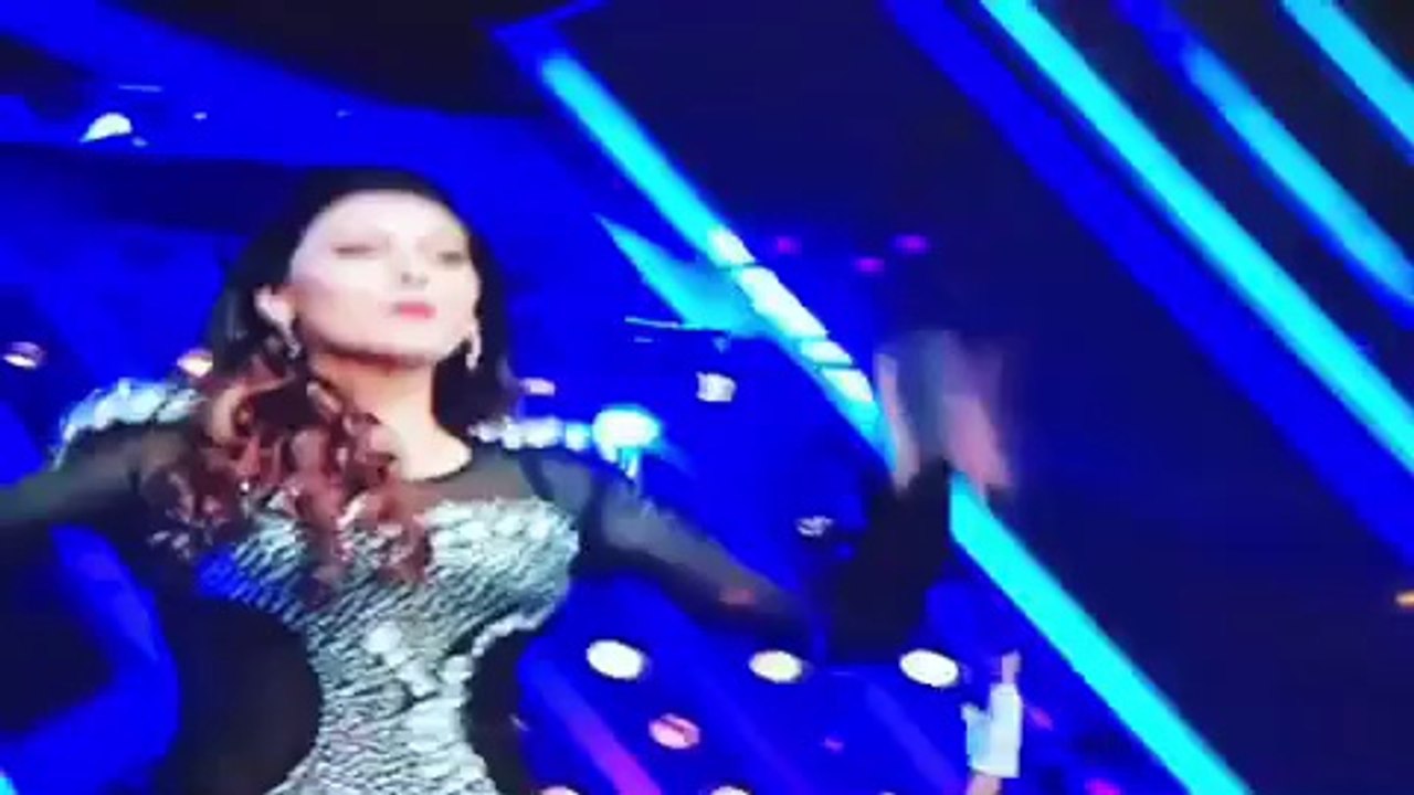 beautiful n hot actress urvashi Performance