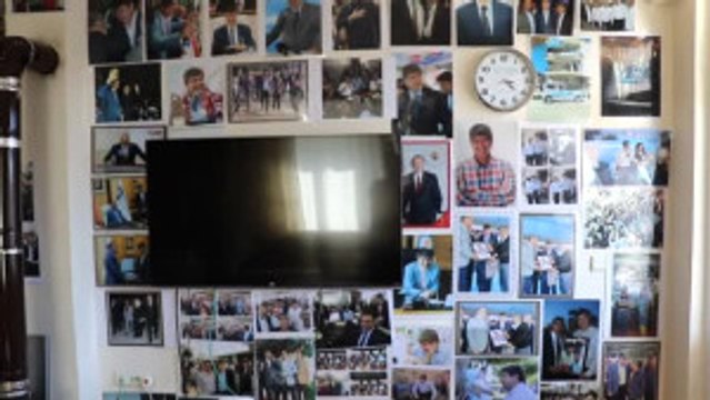 Hayranı Olduğu Başkanın 3 Bin Fotoğrafı Evinin Duvarlarını Süslüyor