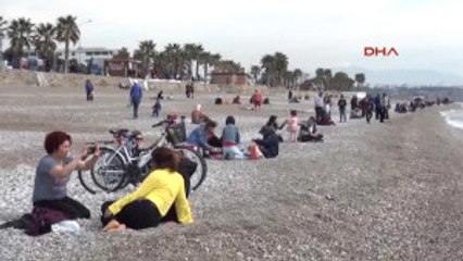 Antalya Çocuklar Yüzdü, Büyükler Güneşlendi