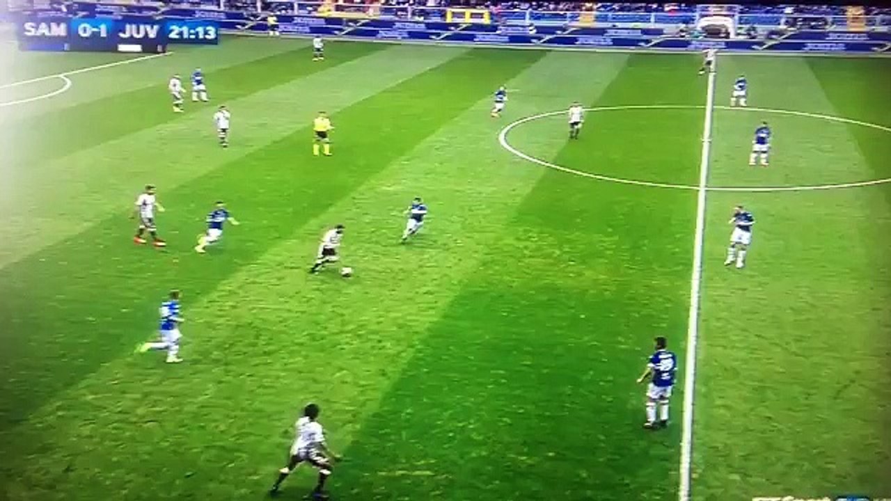 Gonzalo Higuain Dribbles Past Three Players vs Sampdoria!