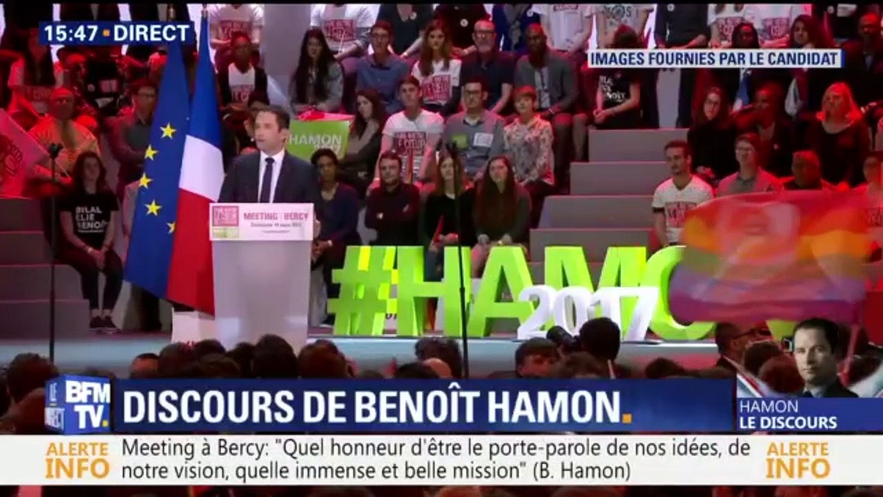 Minute de silence en hommage aux victimes du terrorisme pendant le meeting de Benoit Hamon