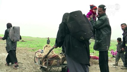 Mosul families go against the tide to return home