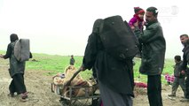 Mosul families go against the tide to return home