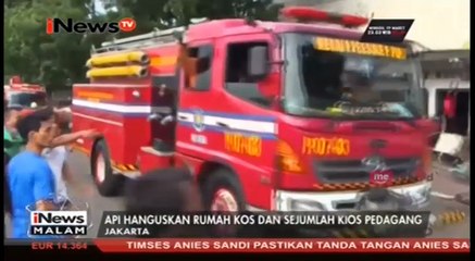 Petugas Kesulitan Padamkan Api di Senen