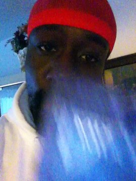 Bboy Capcom écoute le mixtape Dope à Mine )Maxdu6 ft Jonas Napéleon in store now