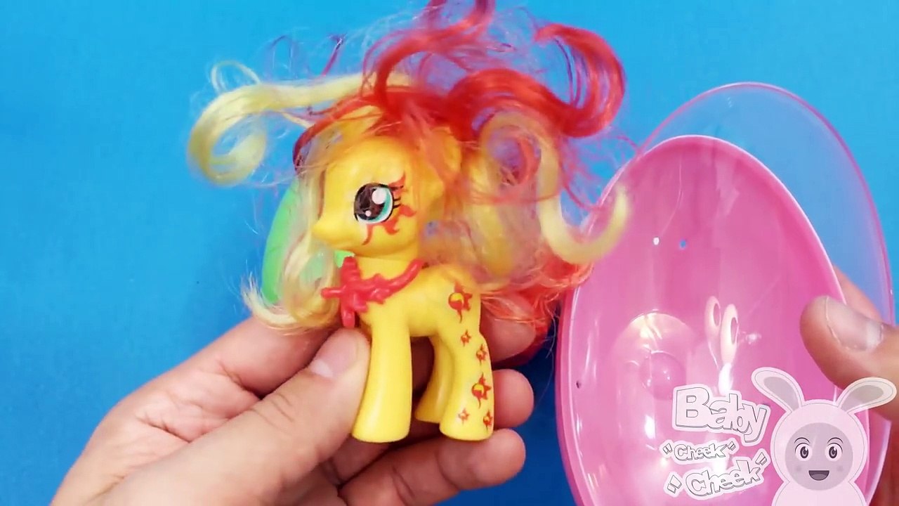 Surprise Eggs Learn Sizes from Smallest to Biggest! Opening Eggs with Toys Lesson 1