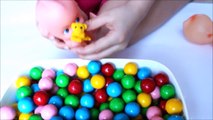 Узнайте цвета Детка Куклы ванна Гамбол сюрприз игрушка видео Узнайте английский Узнайте цвета для