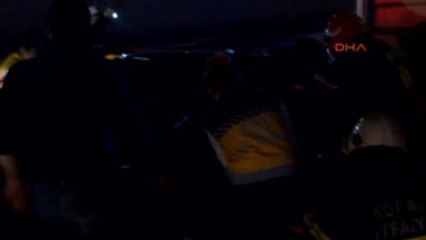 Kocaeli'nde Otomobil Tırın Altına Girdi 4 Yaralı