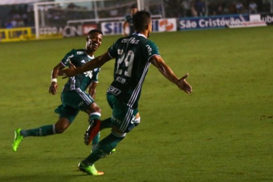 Relembre a vitória de virada do Palmeiras sobre o Santos na Vila