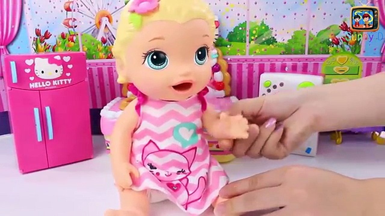 Baby Alive Is TOO HUNGRY! She Ate Groos POOP in the TOLIET EWWWW! Baby Doll