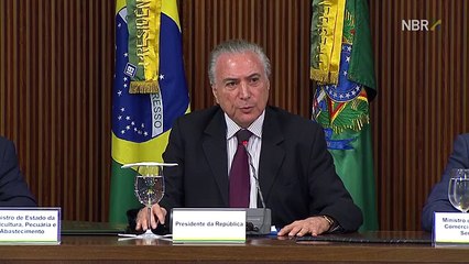 Temer vai a churrascaria em Brasília com ministros e embaixadores.
