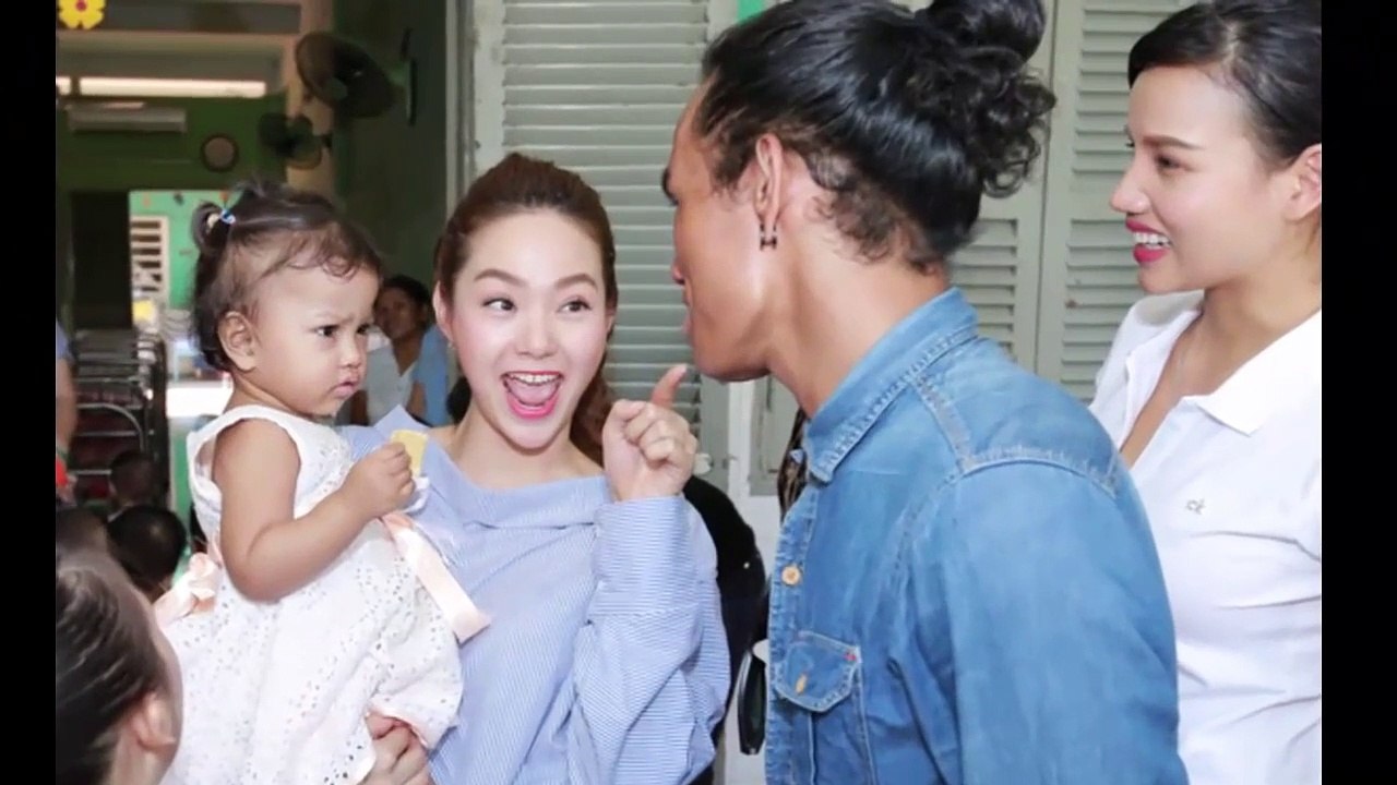 Minh Hang crying when visiting the orphans