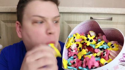 Bad Baby Giant Valentines Cake & Candy Challenge Victoria Annabelle Toy Freaks F