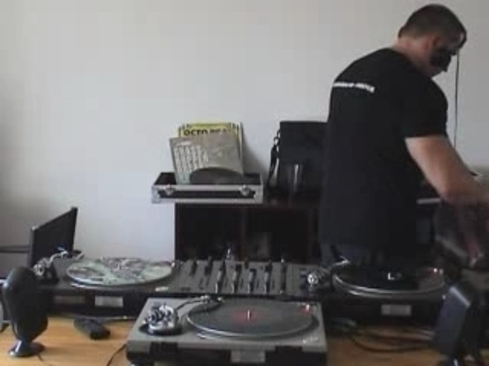 djhuggy mix tek suite