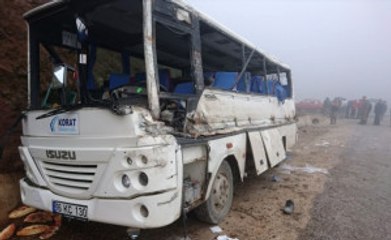 Maden Işçilerini Taşıyan Servis Aracı Ile Tır Çarpıştı