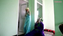 Frozen Elsa LOSES her HEAD! w_ Joker Spiderman & Spidergirl Funny Superheroes in Real Life-YXEebdg