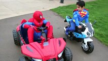 SUPERMAN vs SPIDERMAN POWER WHEELS RACE GIANT SURPRISE TOYS KIDS opening PLAYTIME AT THE PARK batman-b37uqWS