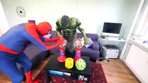 Spiderman & Hulk Magic BUBBLE GUMBALL MACHINE Superman Spiderman Colors vs Joker Fun Movie IRL-DS_bM